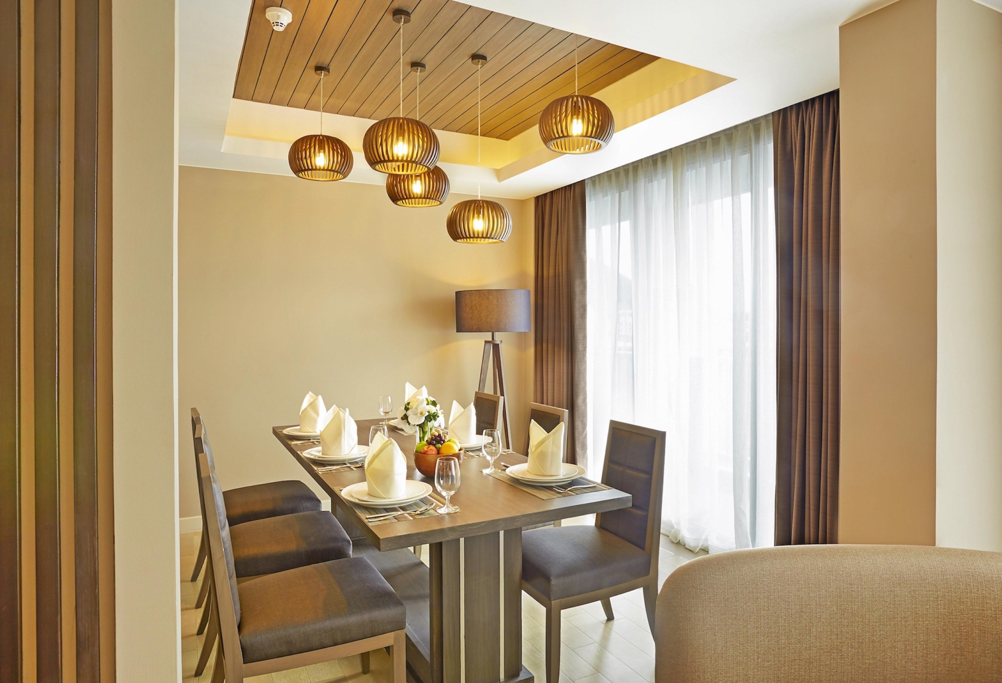Grand Mercure Phuket Patong Εξωτερικό φωτογραφία A dining room