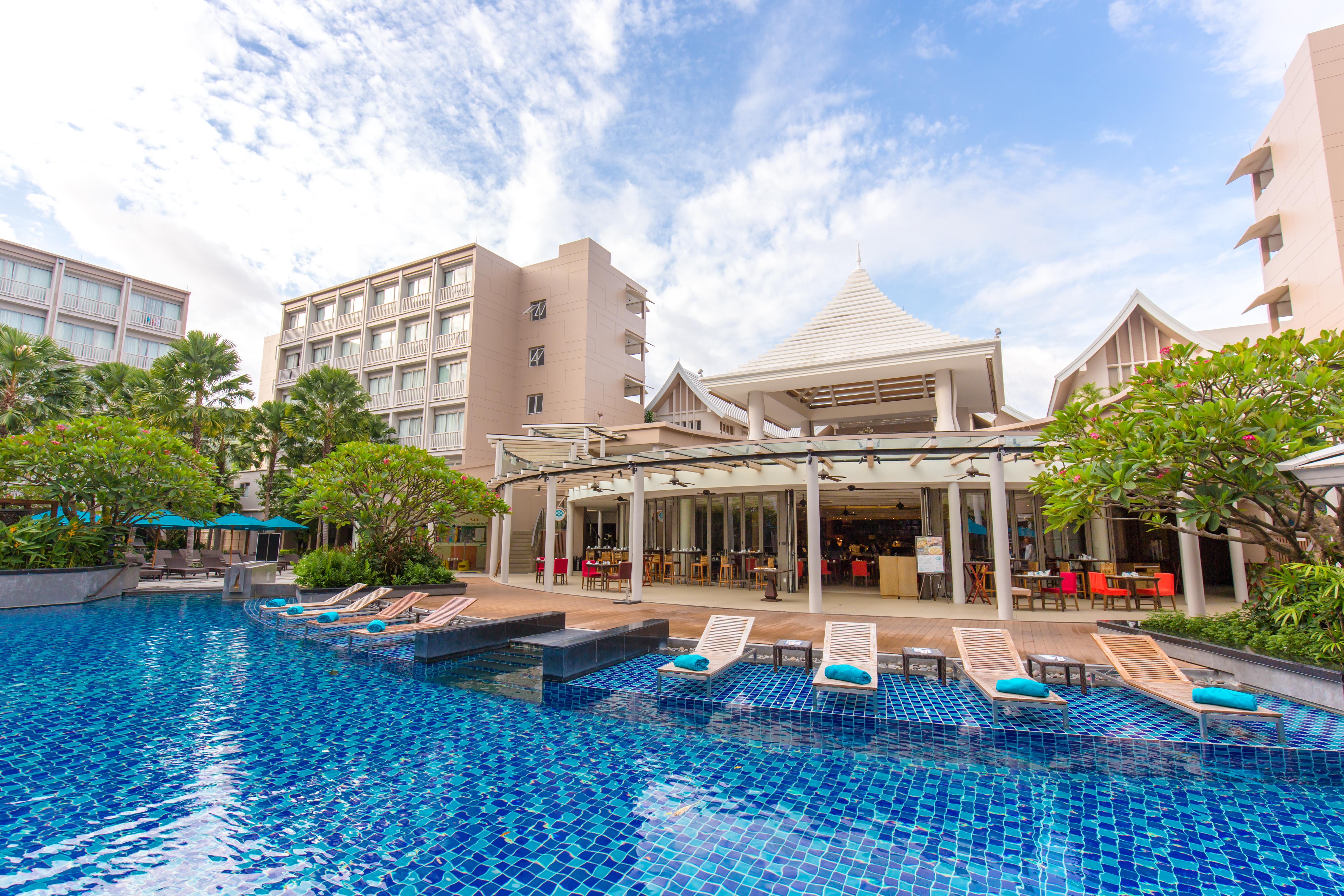 Grand Mercure Phuket Patong Εξωτερικό φωτογραφία The Royal Paradise Hotel and Spa