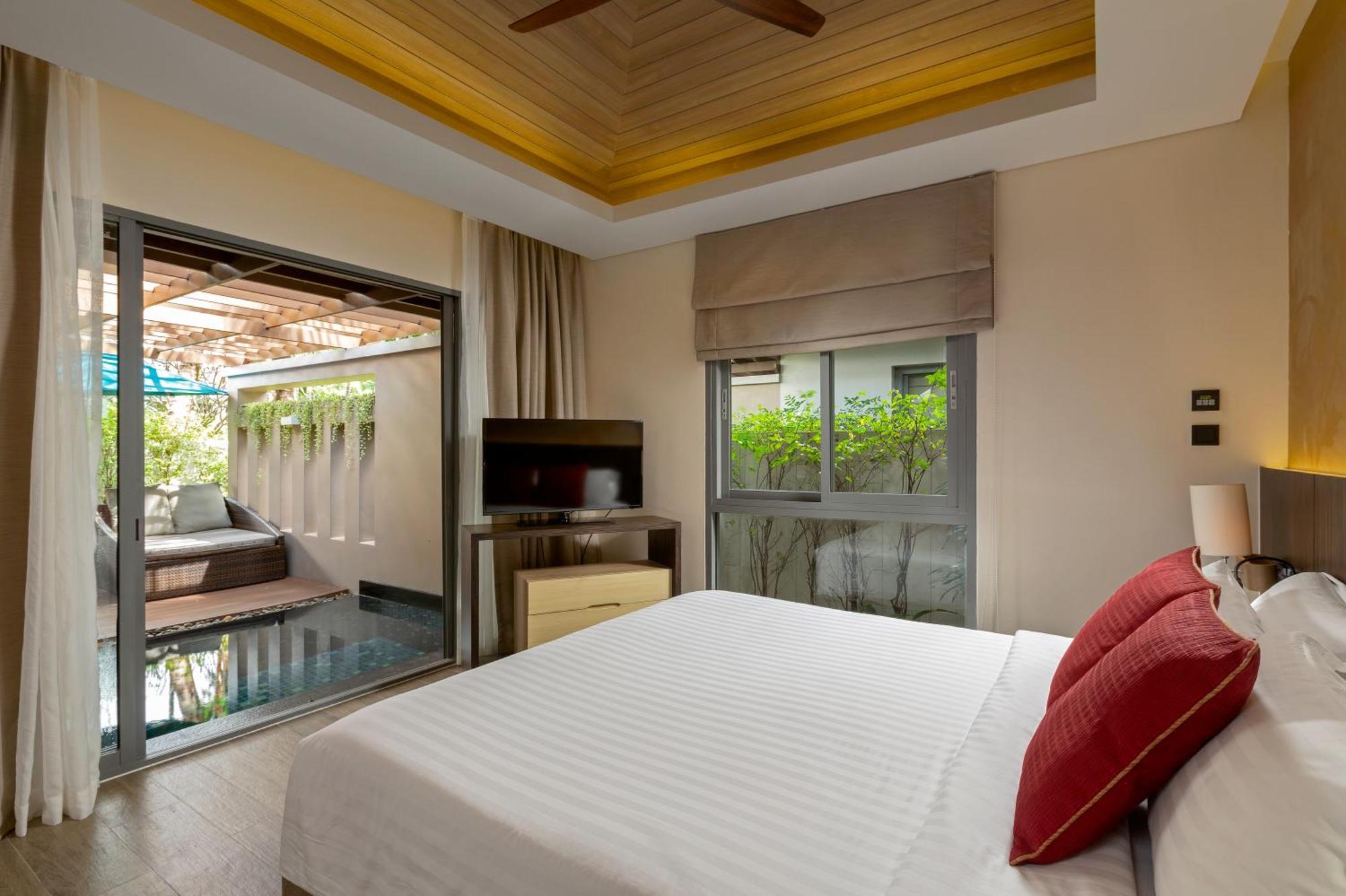 Grand Mercure Phuket Patong Εξωτερικό φωτογραφία A bedroom at the hotel