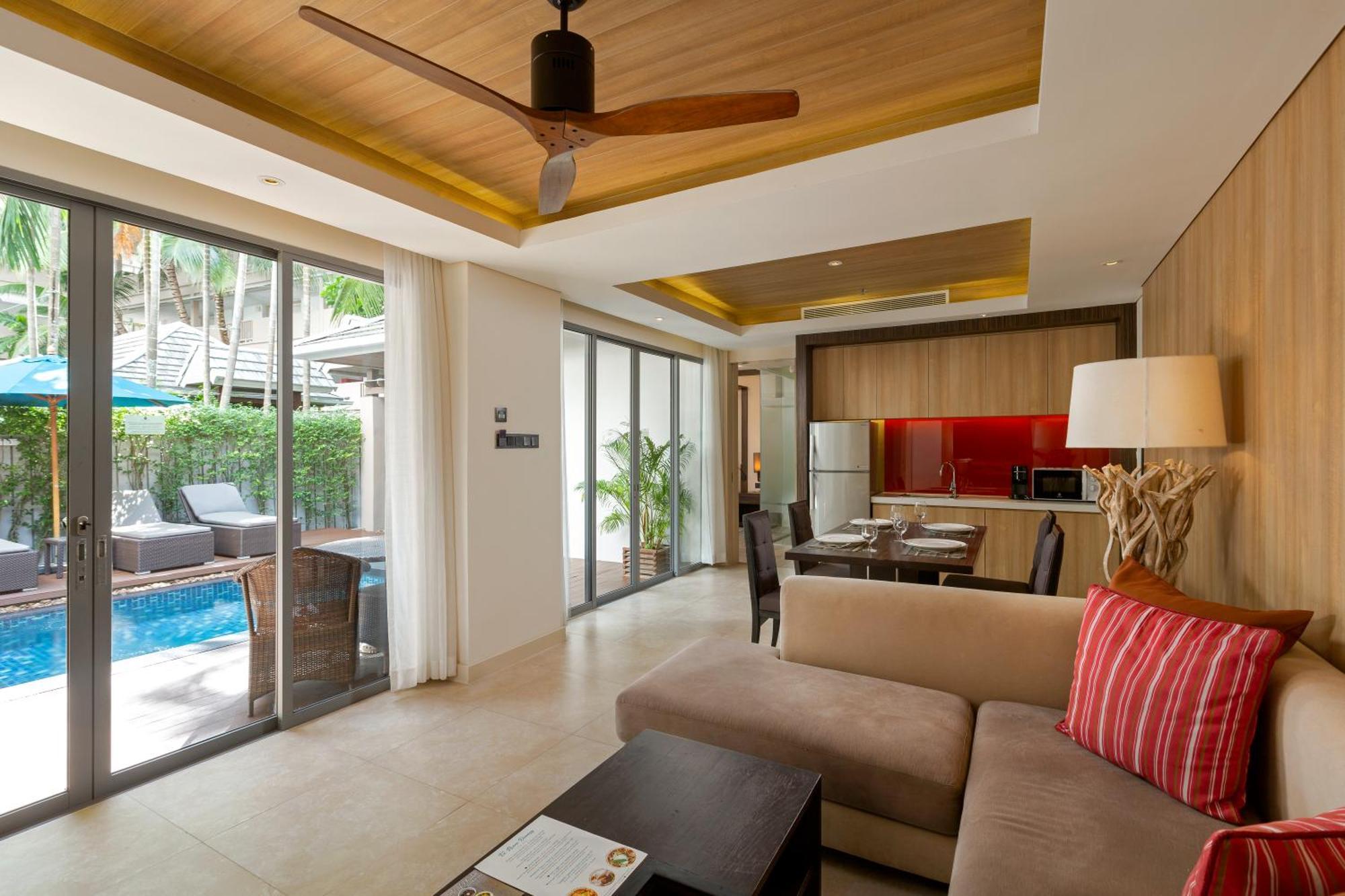 Grand Mercure Phuket Patong Εξωτερικό φωτογραφία Living room of a pool villa at The Village