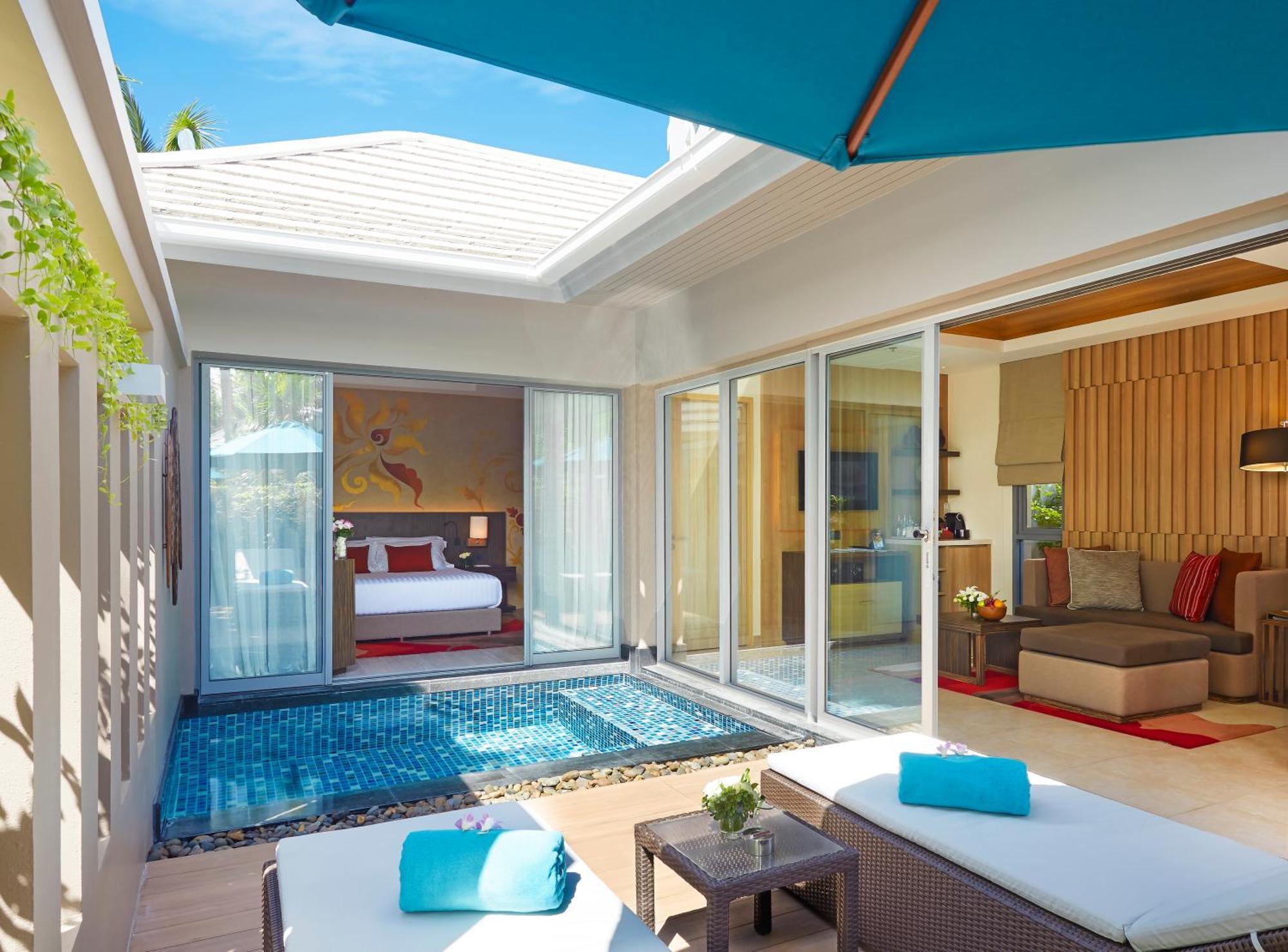 Grand Mercure Phuket Patong Εξωτερικό φωτογραφία A pool villa at Centara Karon Resort & Villas Phuket