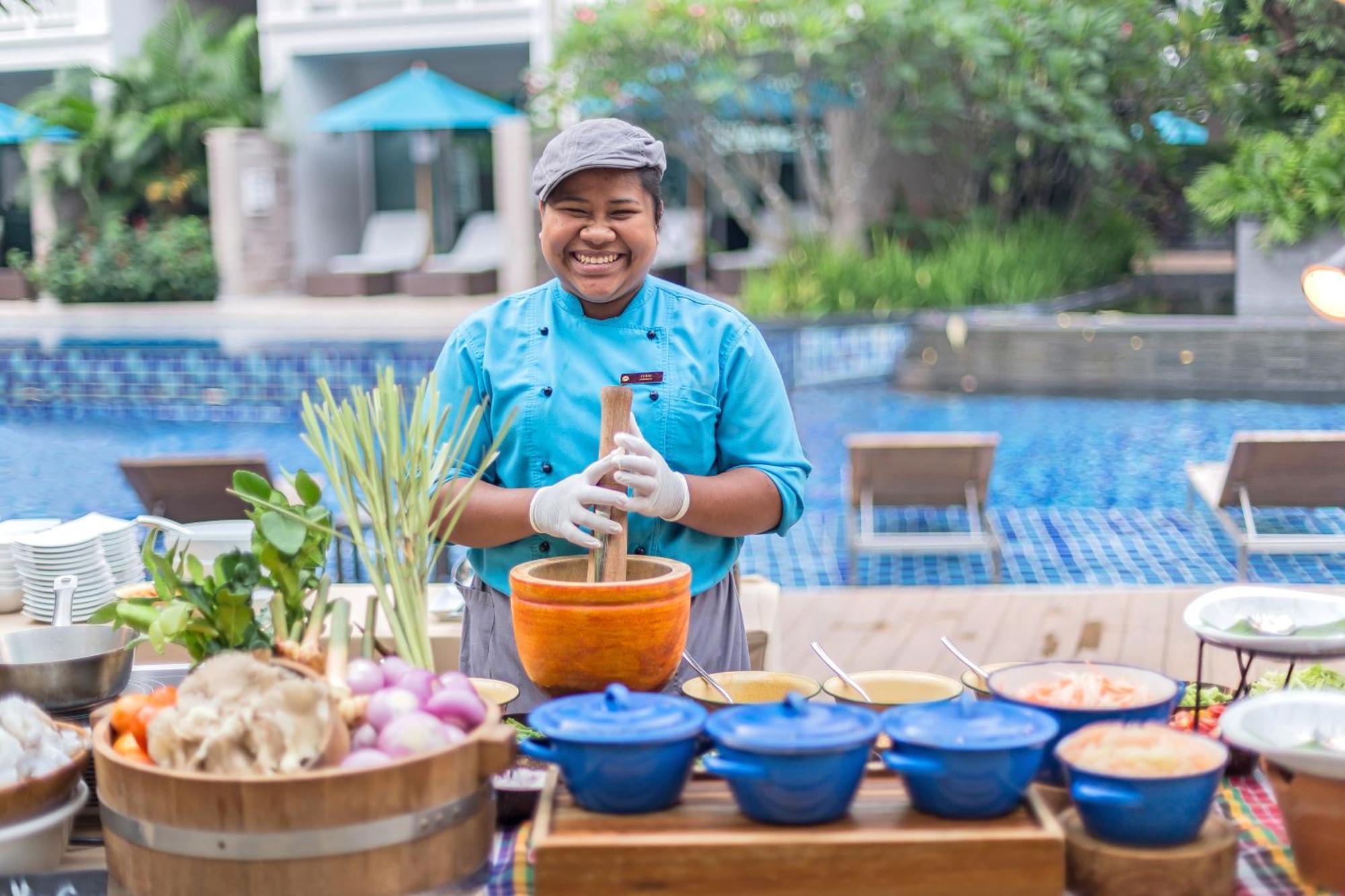 Grand Mercure Phuket Patong Εξωτερικό φωτογραφία Thai cuisine