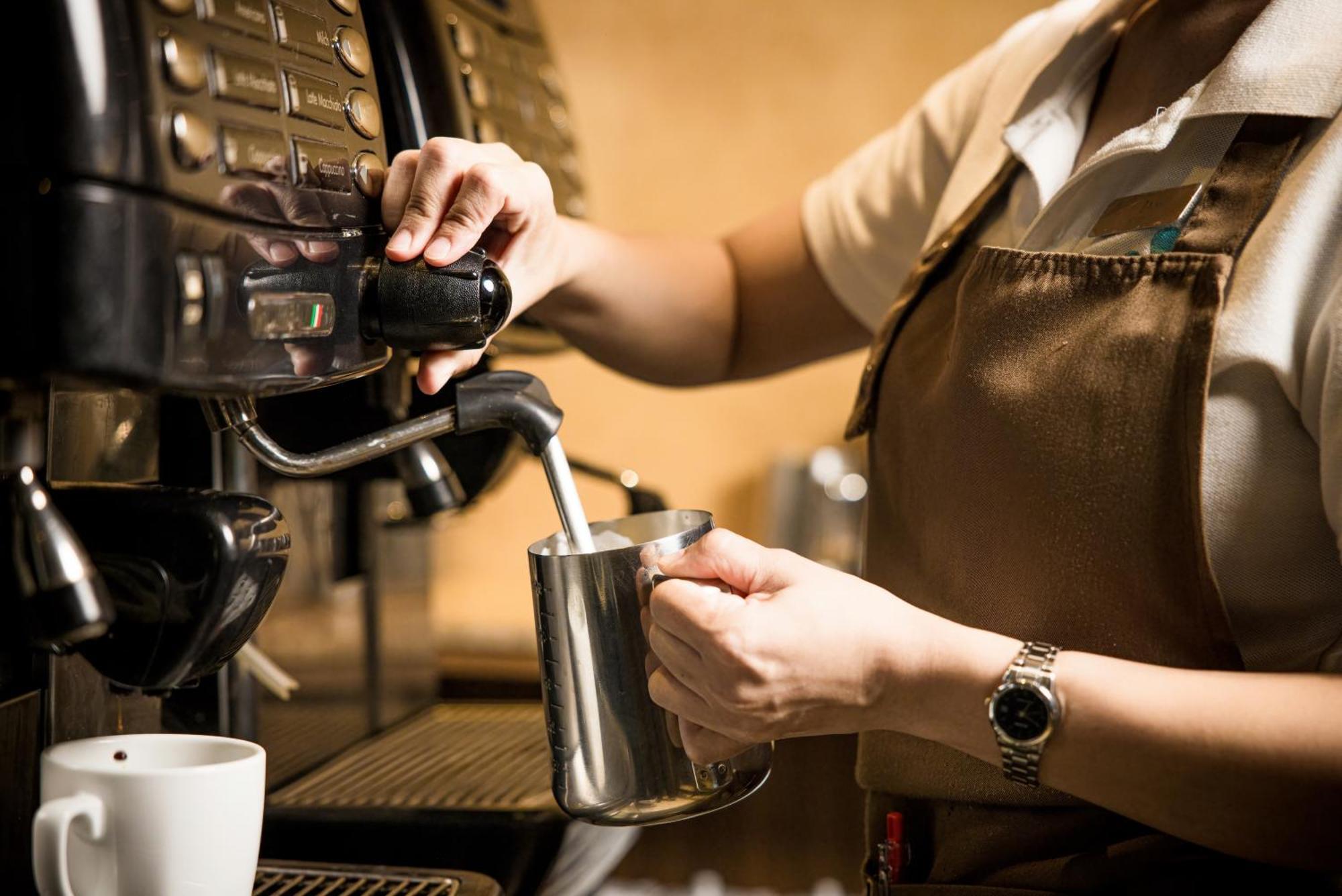 Grand Mercure Phuket Patong Εξωτερικό φωτογραφία A barista making coffee