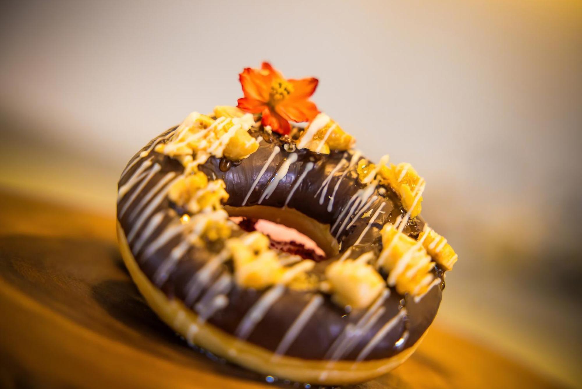 Grand Mercure Phuket Patong Εξωτερικό φωτογραφία A doughnut