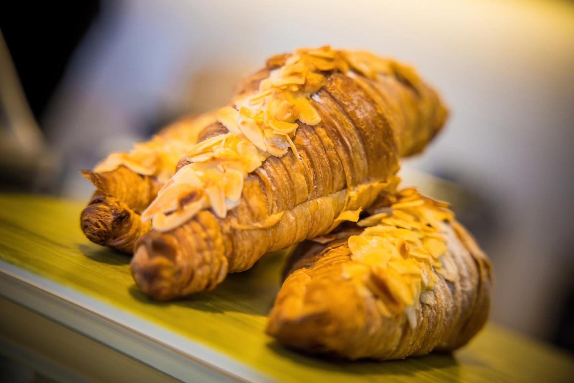 Grand Mercure Phuket Patong Εξωτερικό φωτογραφία A cooked lobster