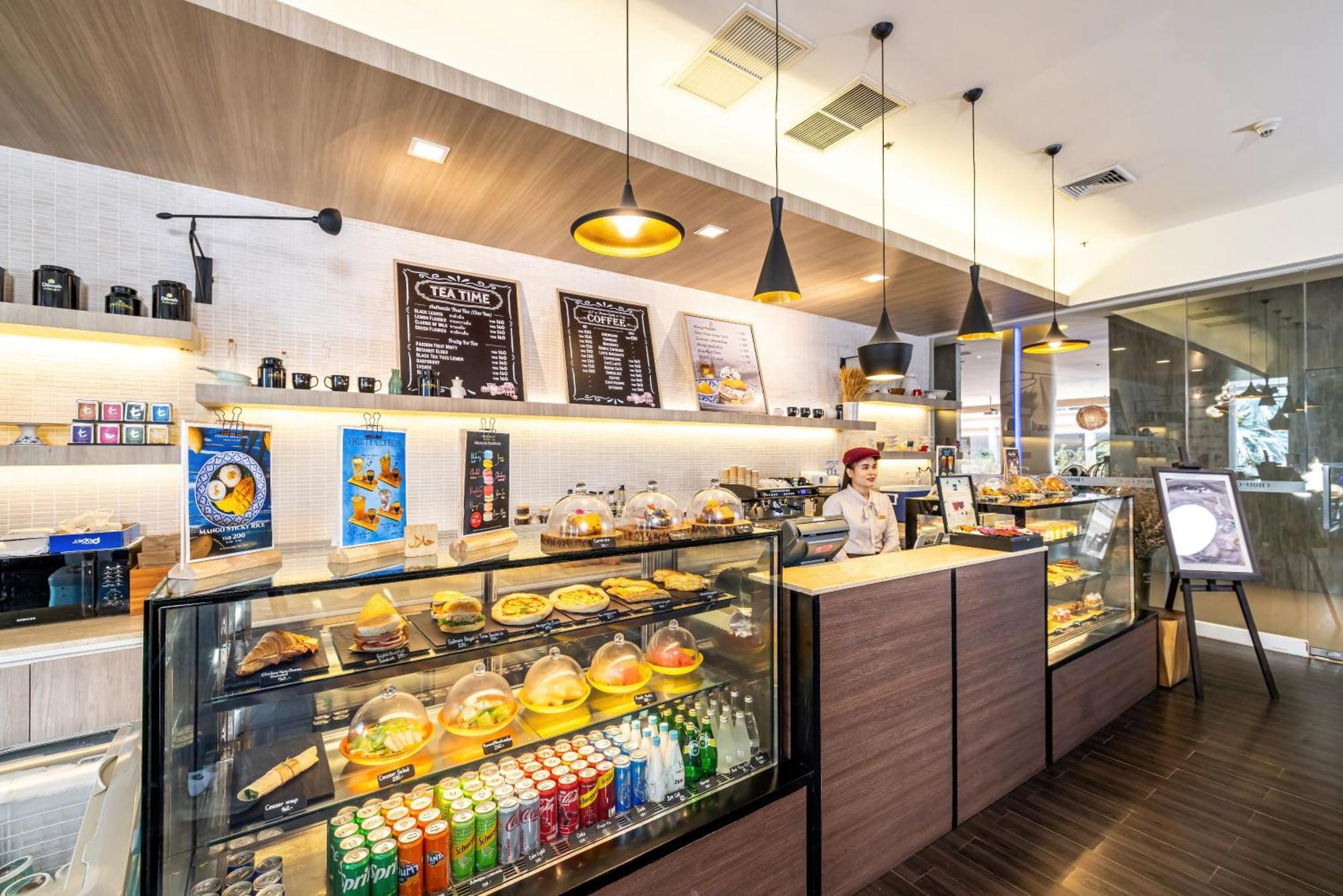 Grand Mercure Phuket Patong Εξωτερικό φωτογραφία A café in Hong Kong
