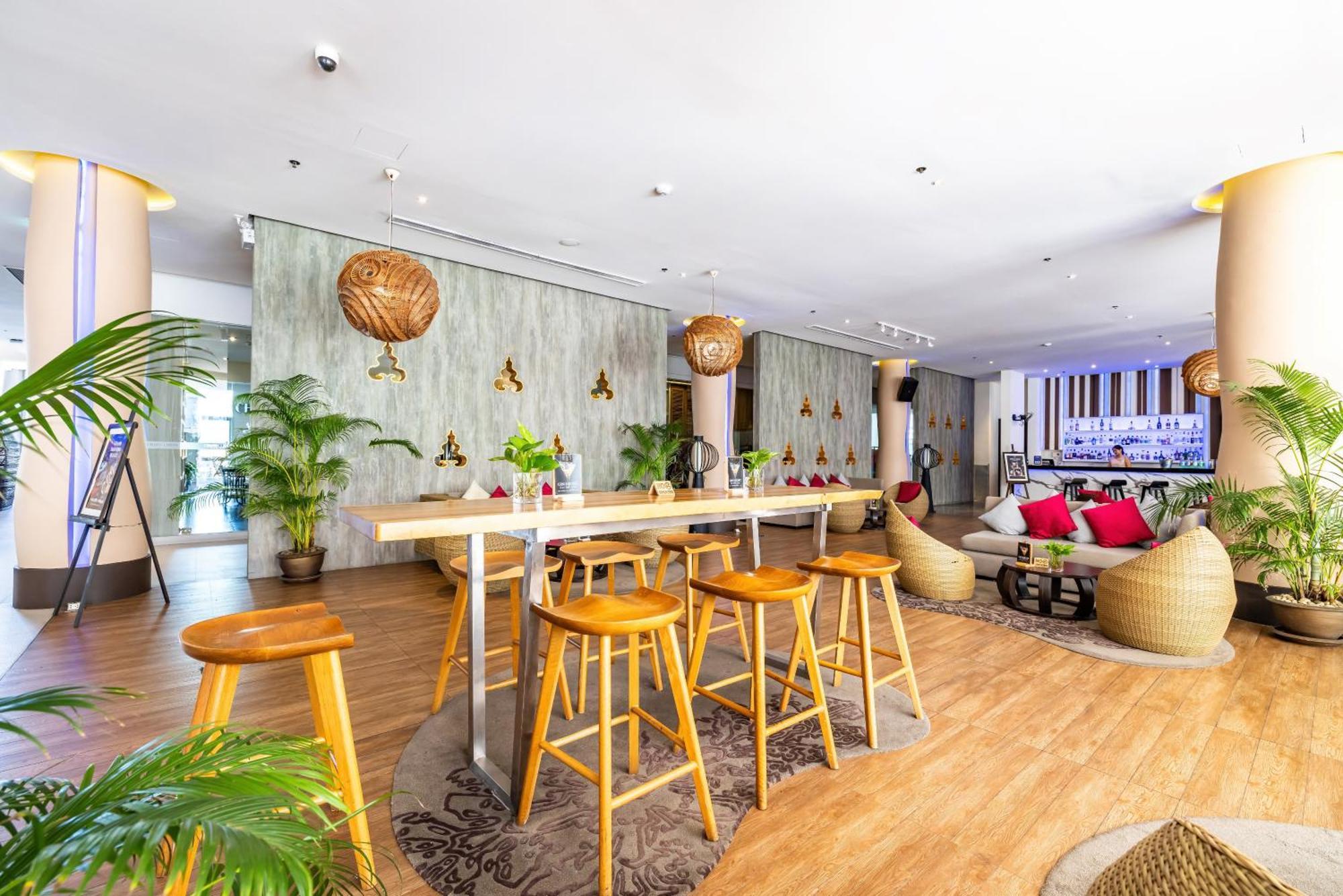 Grand Mercure Phuket Patong Εξωτερικό φωτογραφία The lounge at the airport