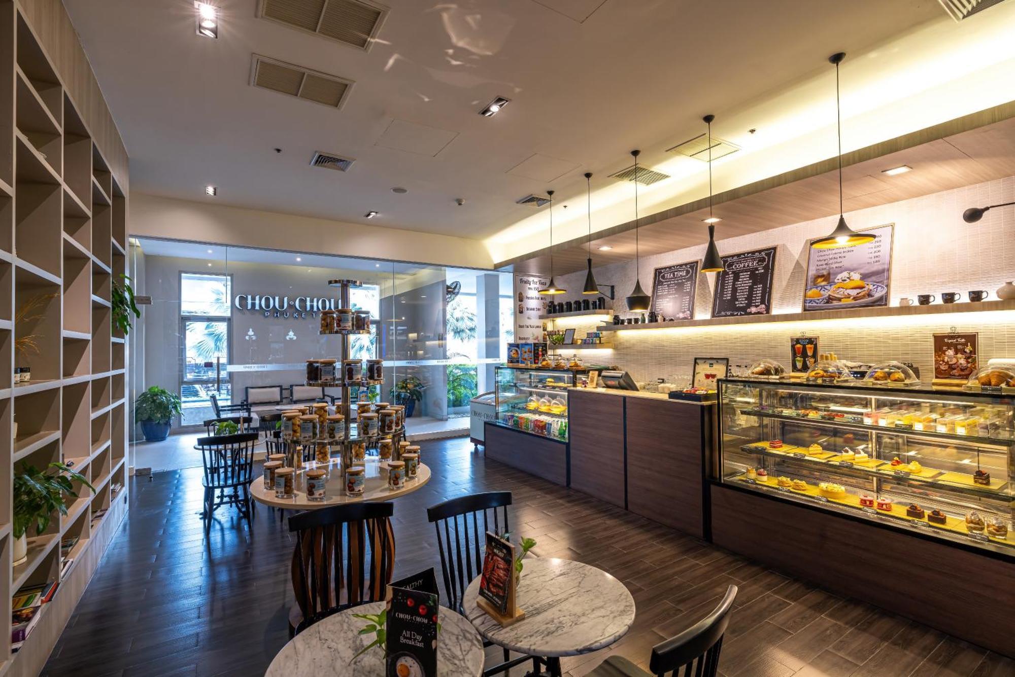 Grand Mercure Phuket Patong Εξωτερικό φωτογραφία The interior of a typical café