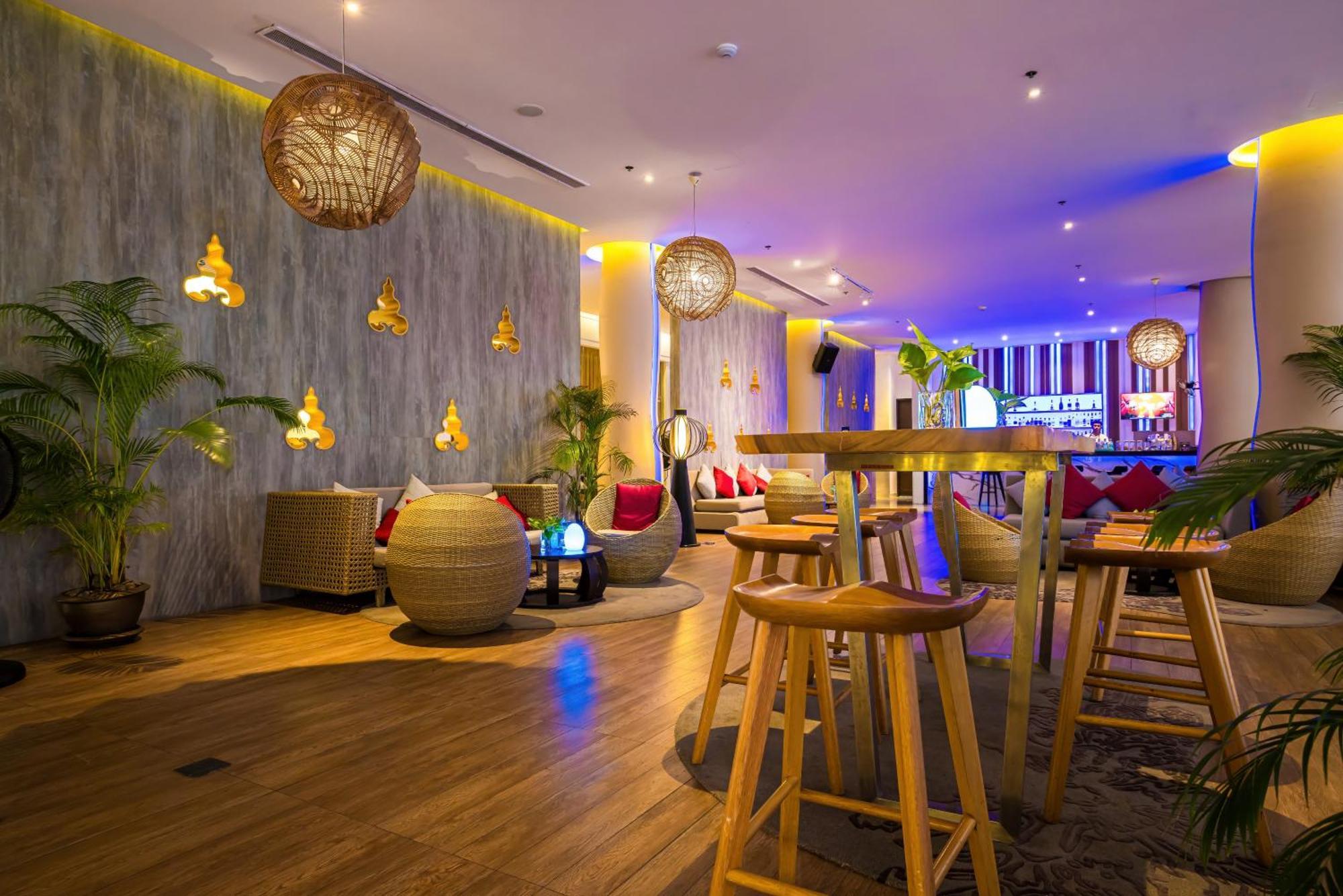 Grand Mercure Phuket Patong Εξωτερικό φωτογραφία The lounge at the airport