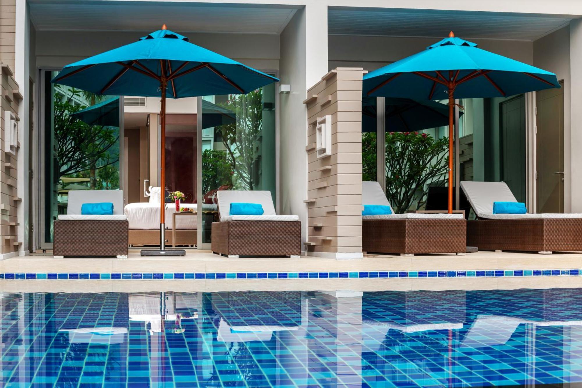 Grand Mercure Phuket Patong Εξωτερικό φωτογραφία Pool at The Village