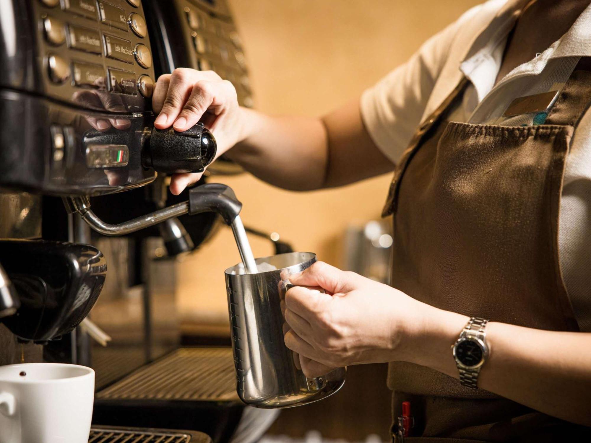 Grand Mercure Phuket Patong Εξωτερικό φωτογραφία A barista making espresso
