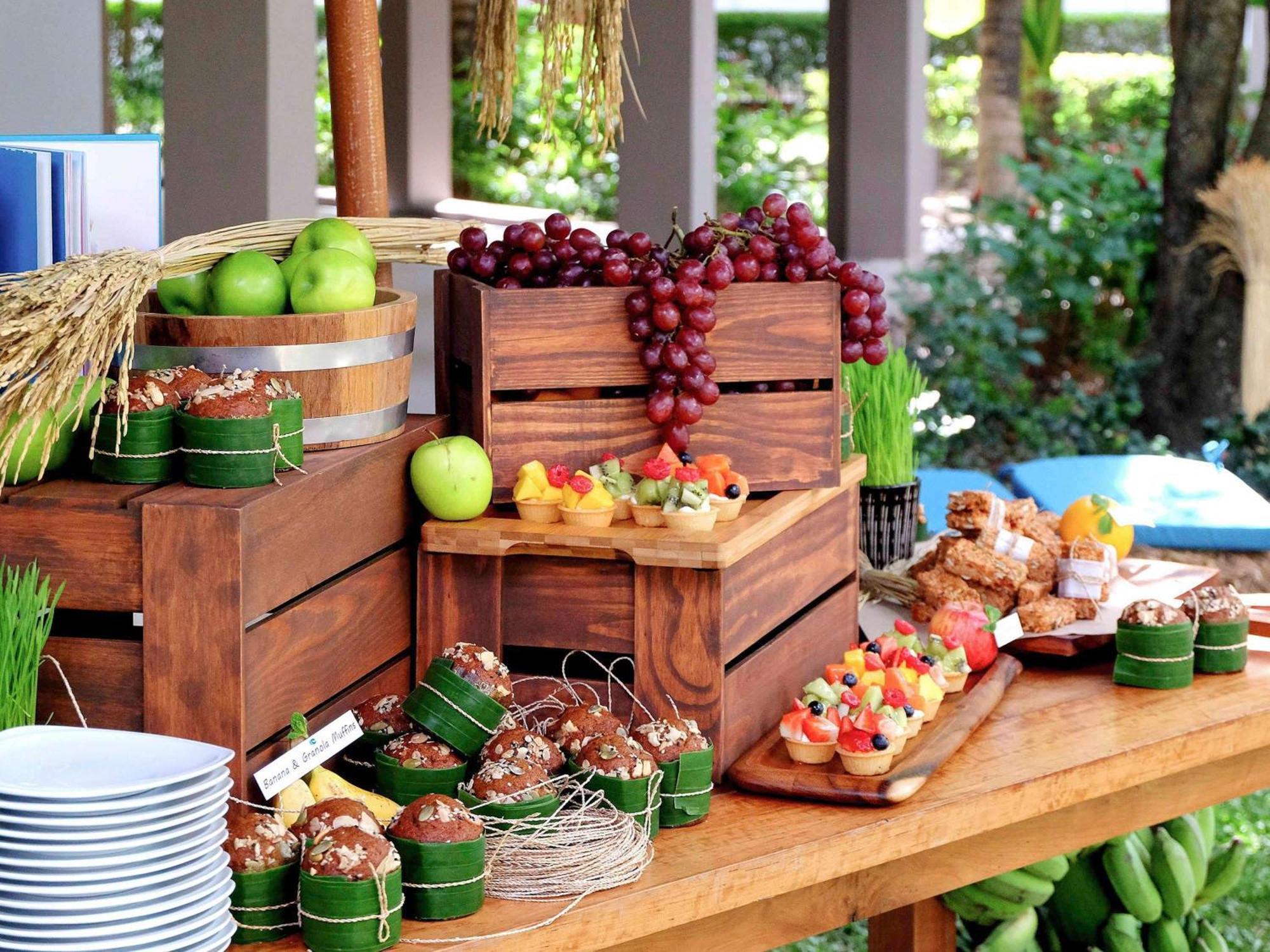 Grand Mercure Phuket Patong Εξωτερικό φωτογραφία A dessert buffet
