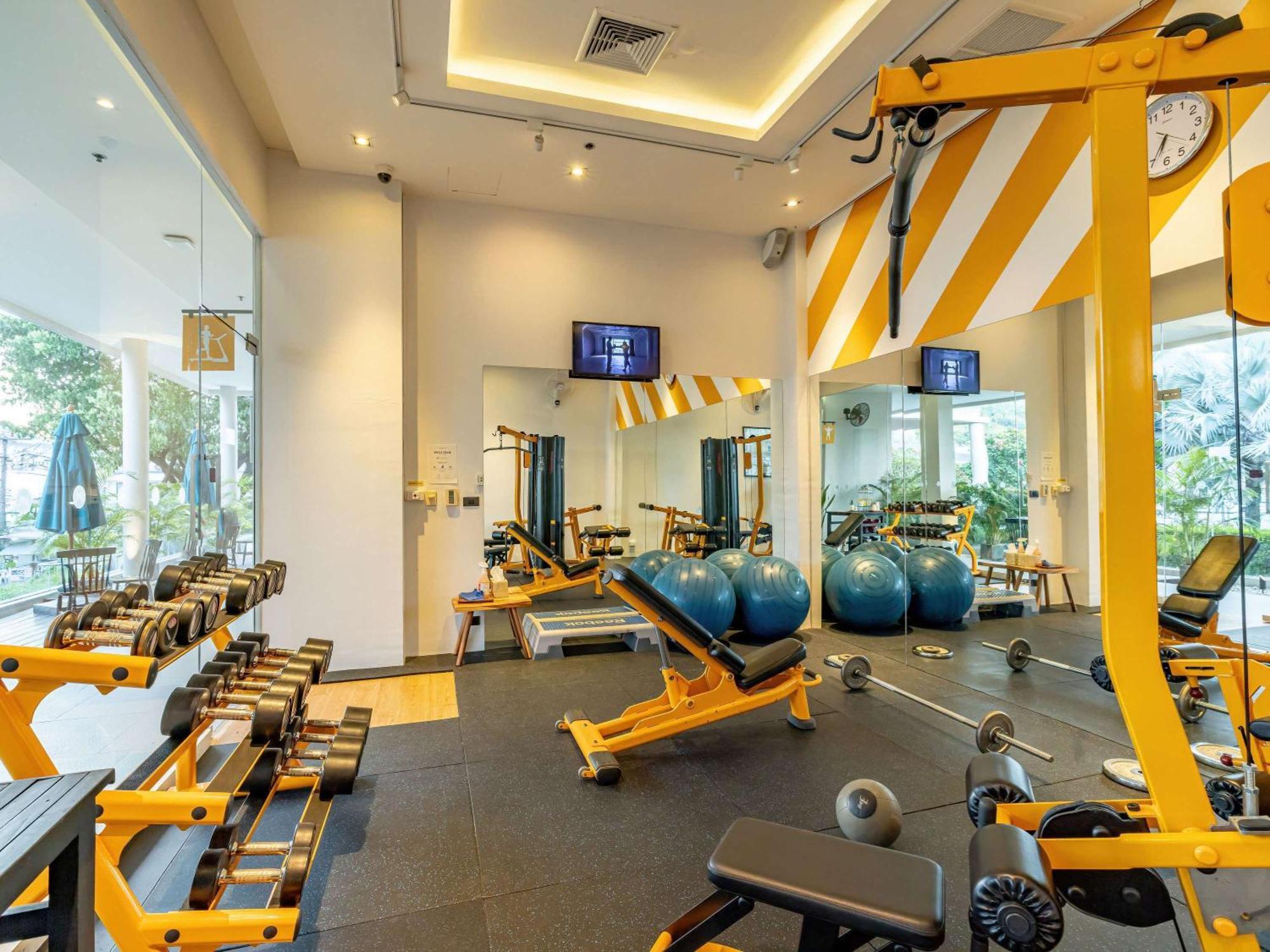 Grand Mercure Phuket Patong Εξωτερικό φωτογραφία The gym at the hotel